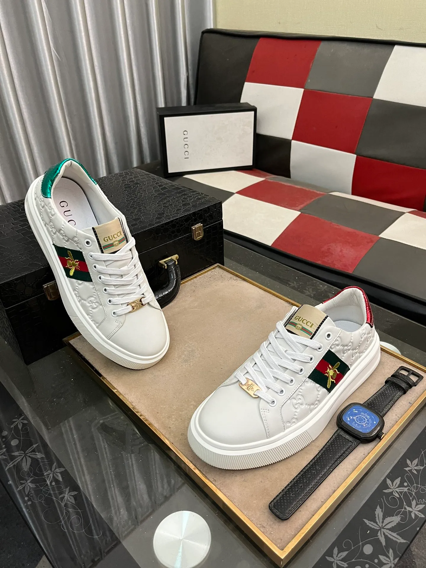 Men's shoes💰400⌚️⌚️[GUCCI] Gucci men's casual shoes are absolutely popular🔥The ultimate matching item for trendy men! The charm of super texture is irresistible, the main recommendation, the flower leather color is bright! The upper is made of high-quality cowhide + brand printed fabric, sheepskin feet, wear-resistant rubber sole, noble and elegant! Extremely comfortable🎁🎁You can be as handsome as you want💪 38-442️⃣colors available